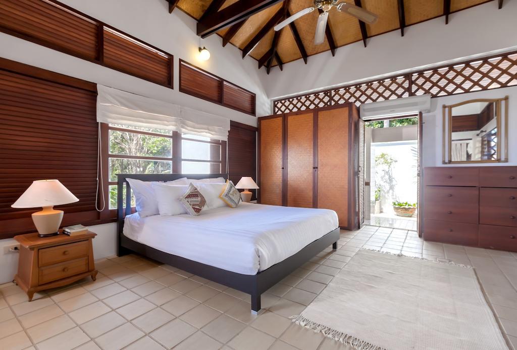 Baan Khunying - Secluded Phuket Beachfront Villa Rawai Chambre photo
